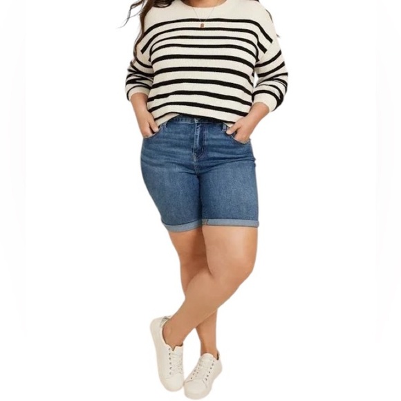 M Jeans By Maurice’s Classic Bermuda Shorts 22W Original Fit Stretch Dark Wash - Picture 1 of 7